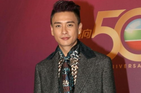 黄宗泽的赤脚照片